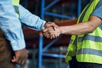 poignee-mains-gilet-jaune-industrie