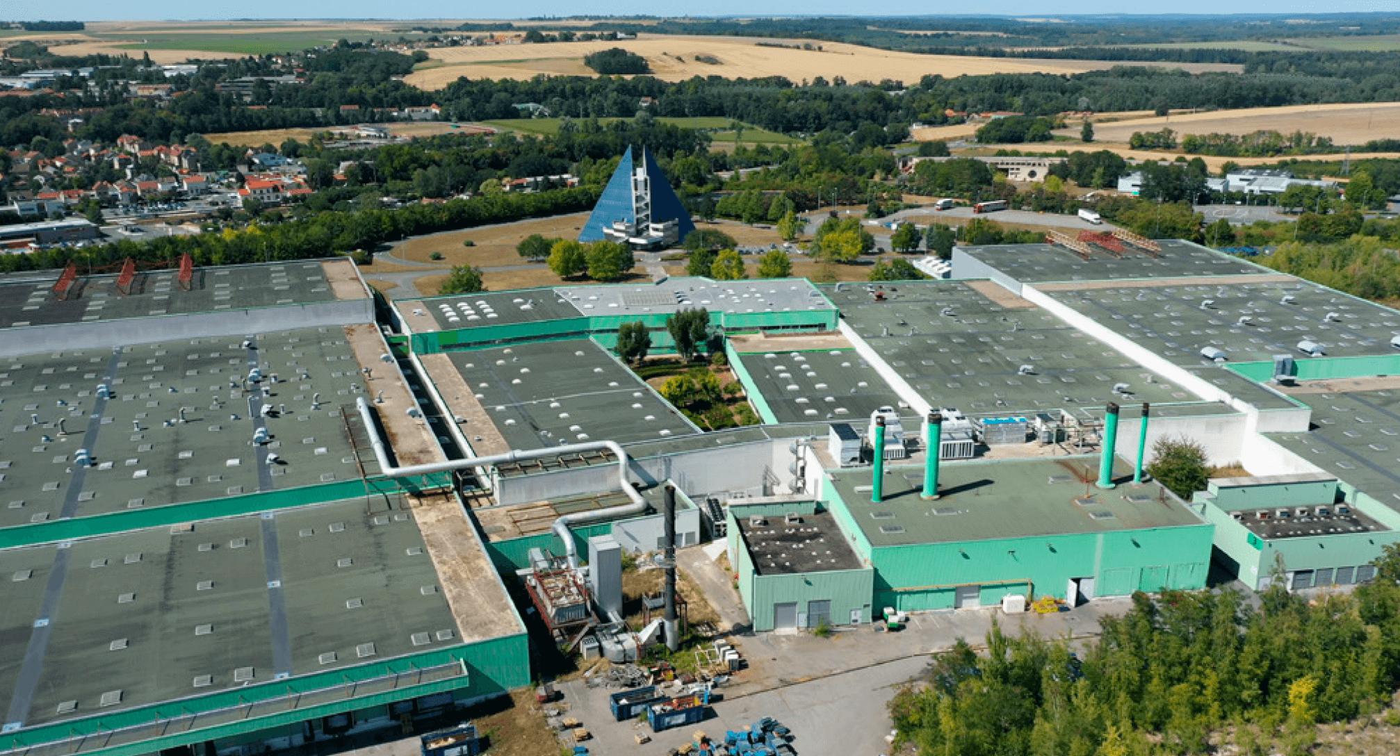Décarboner les bâtiments industriels français